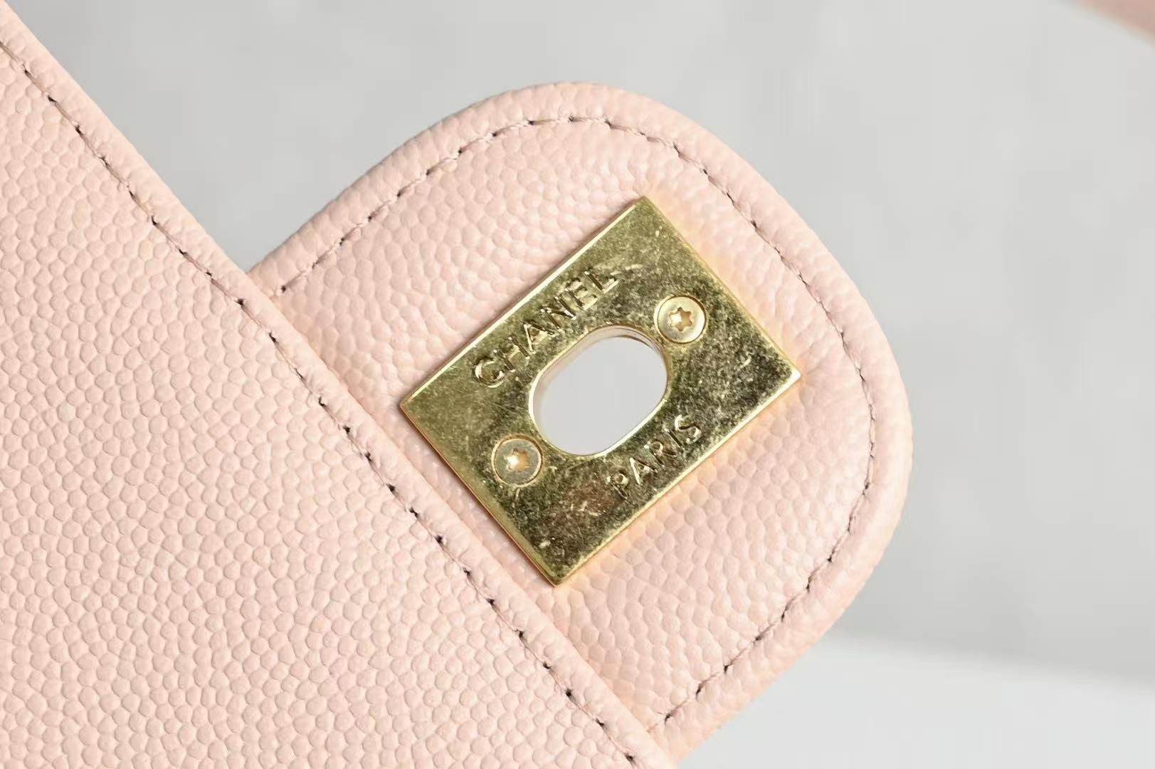 Brand new arrival 🆕𝗖𝗛𝗔𝗡𝗘* 𝟮𝟲𝗣 series  𝟮𝟲𝗣 𝙋𝙧𝙚𝙥𝙥𝙮 𝙘𝙤𝙘𝙤 Underarm bag, pink, large size