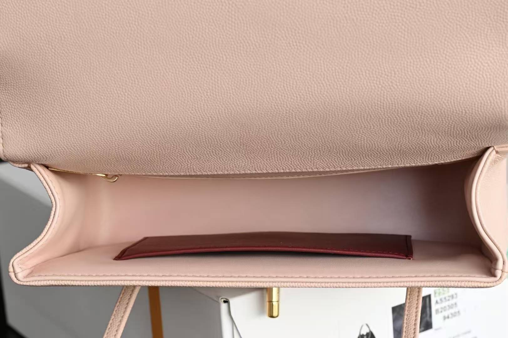 Brand new arrival 🆕𝗖𝗛𝗔𝗡𝗘* 𝟮𝟲𝗣 series  𝟮𝟲𝗣 𝙋𝙧𝙚𝙥𝙥𝙮 𝙘𝙤𝙘𝙤 Underarm bag, pink, large size