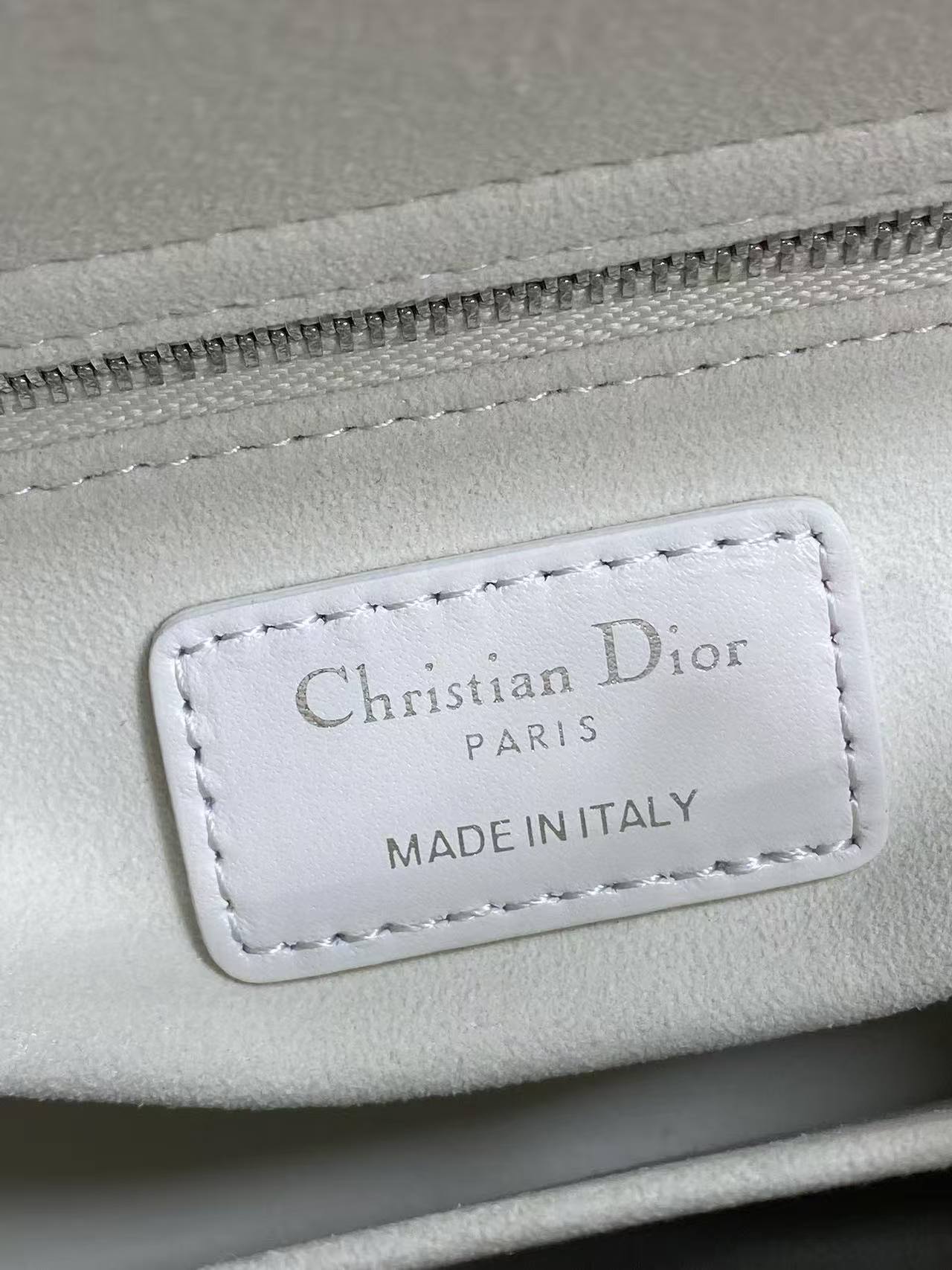 Lady Dior bag with a new four-compartment bow design 🎀