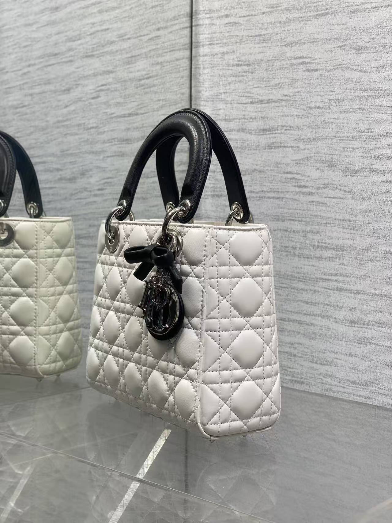 Lady Dior bag with a new four-compartment bow design 🎀