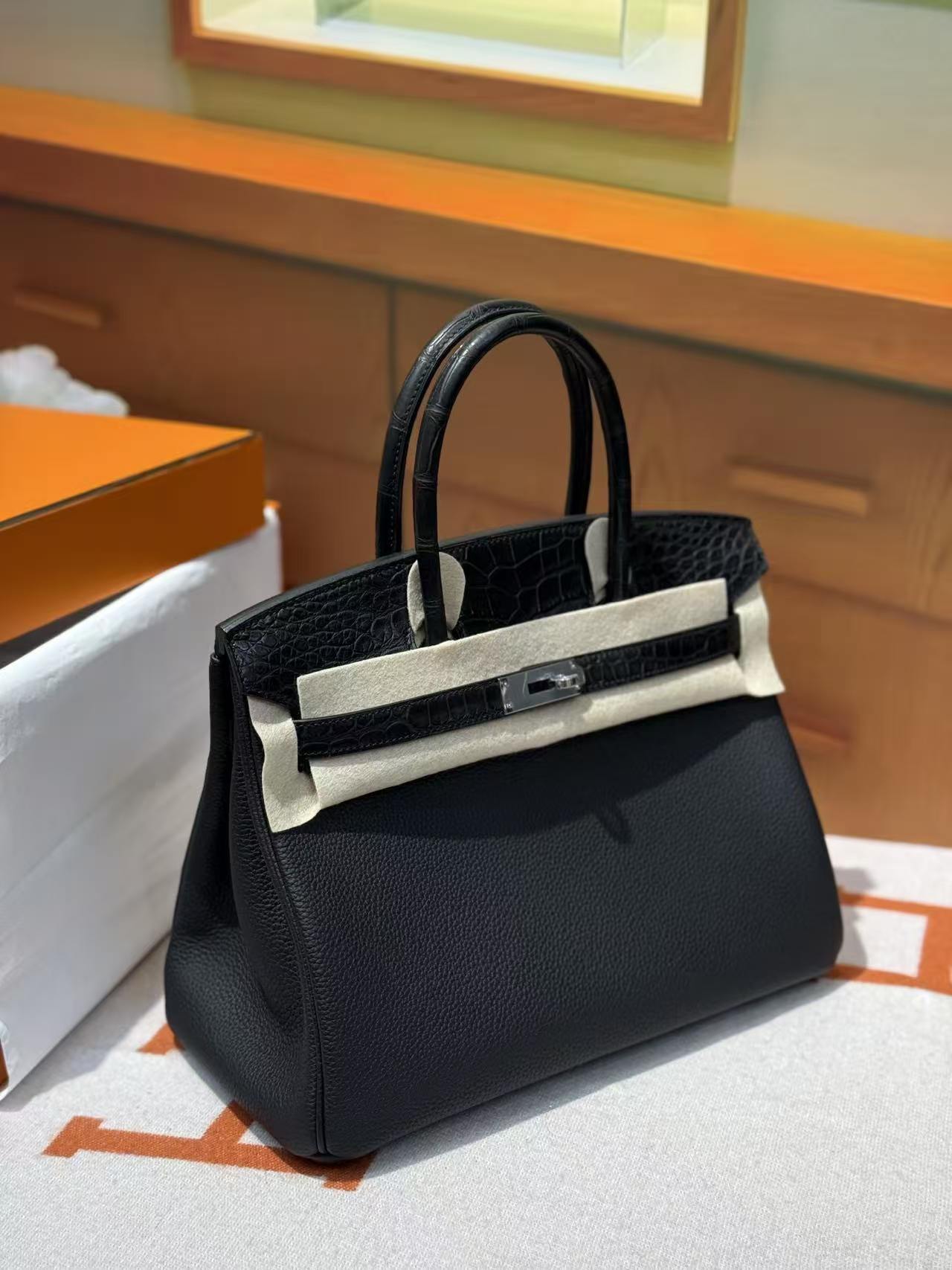 30 Platinum Touch Matte American Togo Black with Silver Buckle