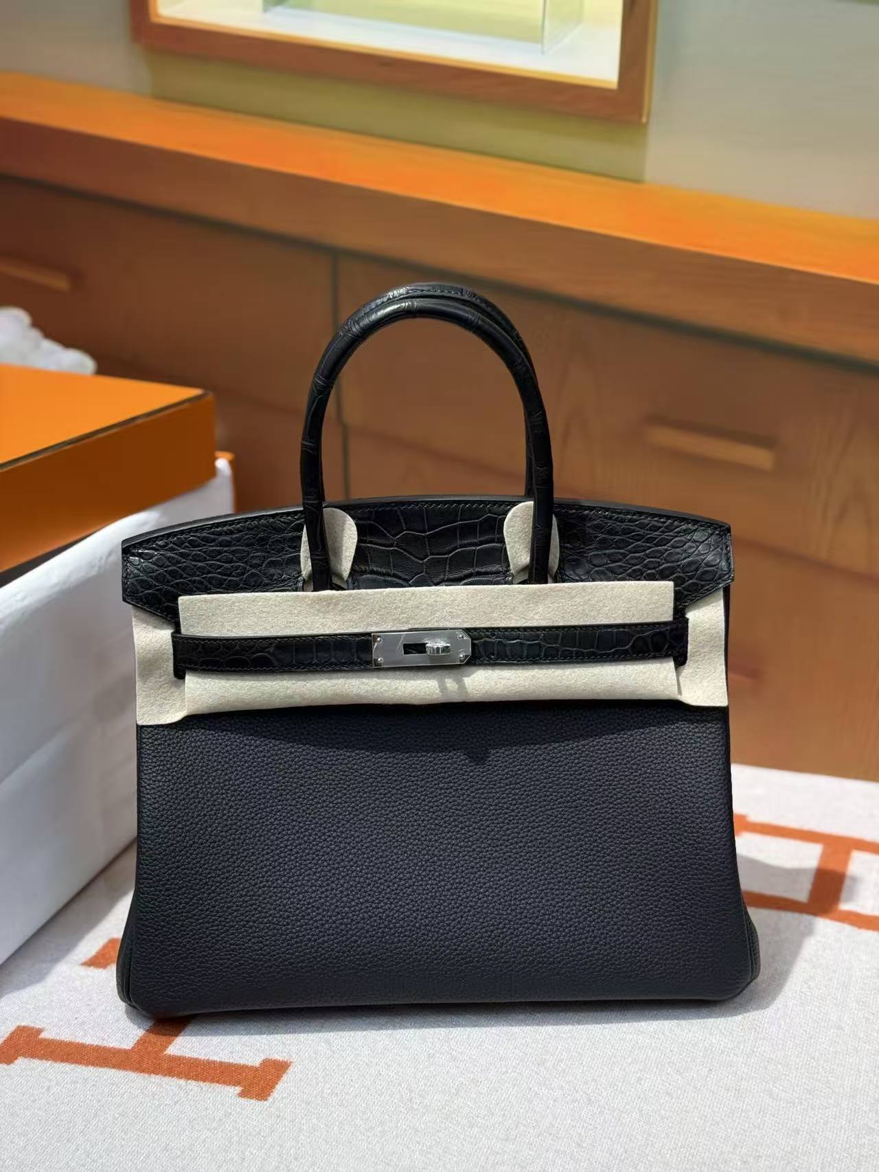 30 Platinum Touch Matte American Togo Black with Silver Buckle