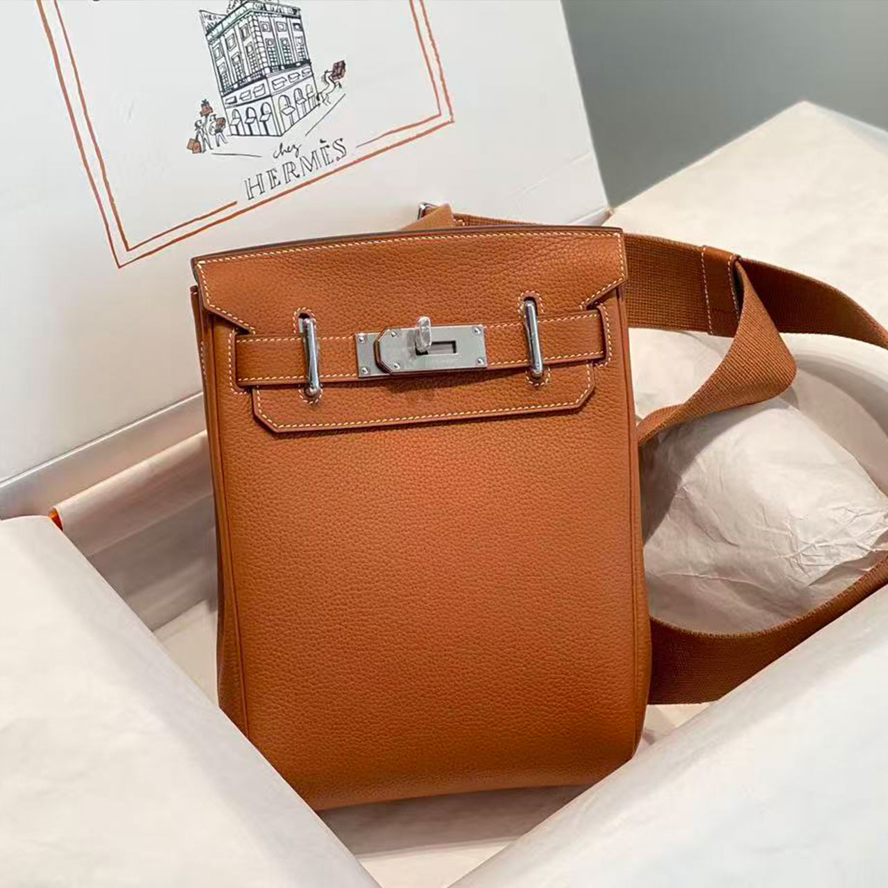 Herm è s Kelly Messenger gold brown lychee patterned crossbody messenger bag