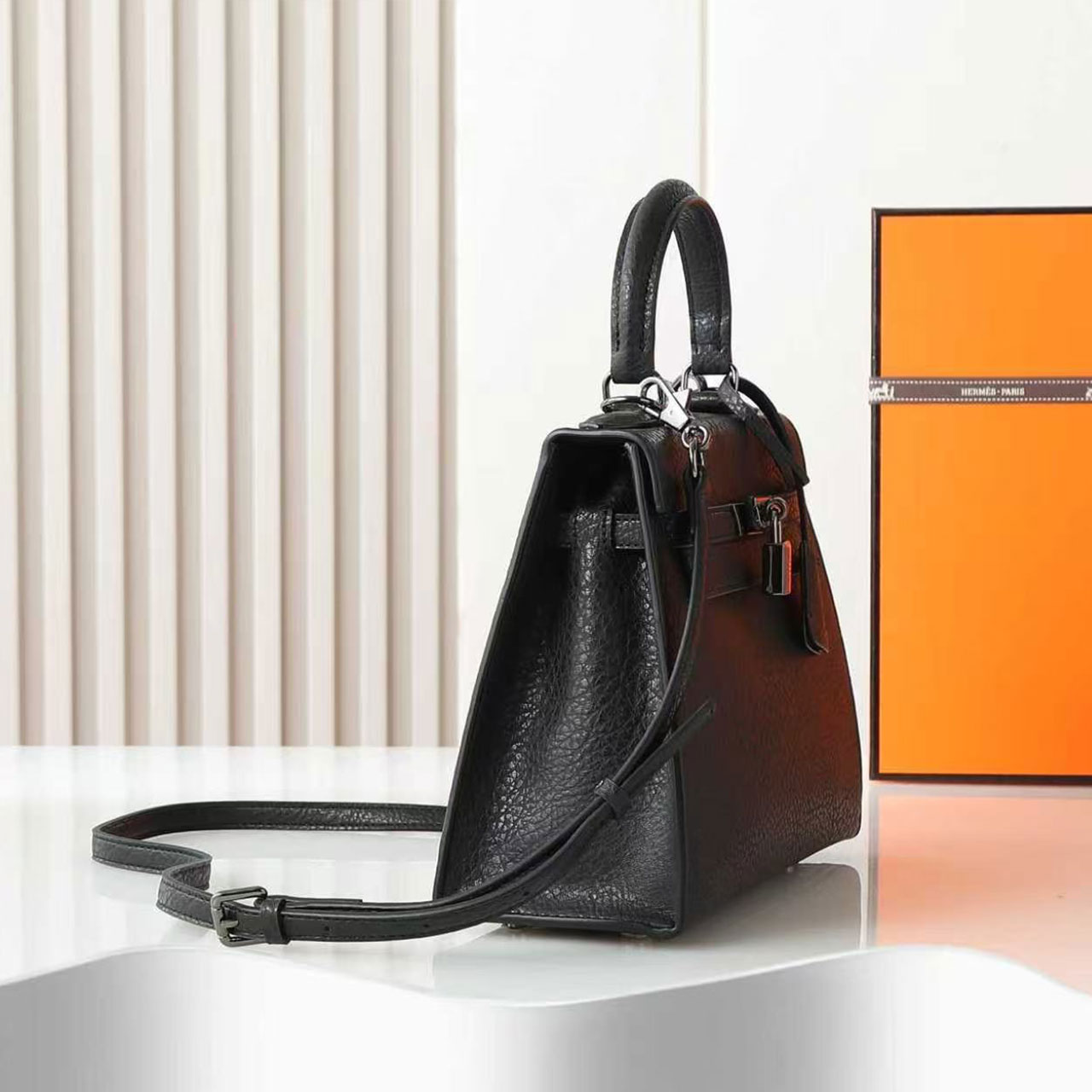 Herm è s Kelly 25 Black Togo Leather Silver Buckle Handbag