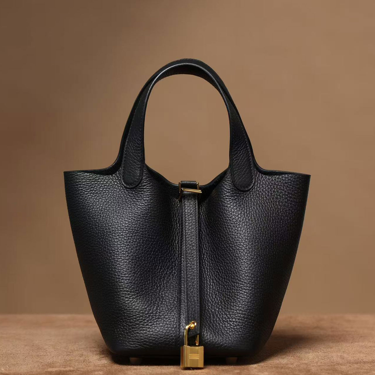 Herm è s Picotin Lock Basket 18 Black Togo Gold Buckle Handbag